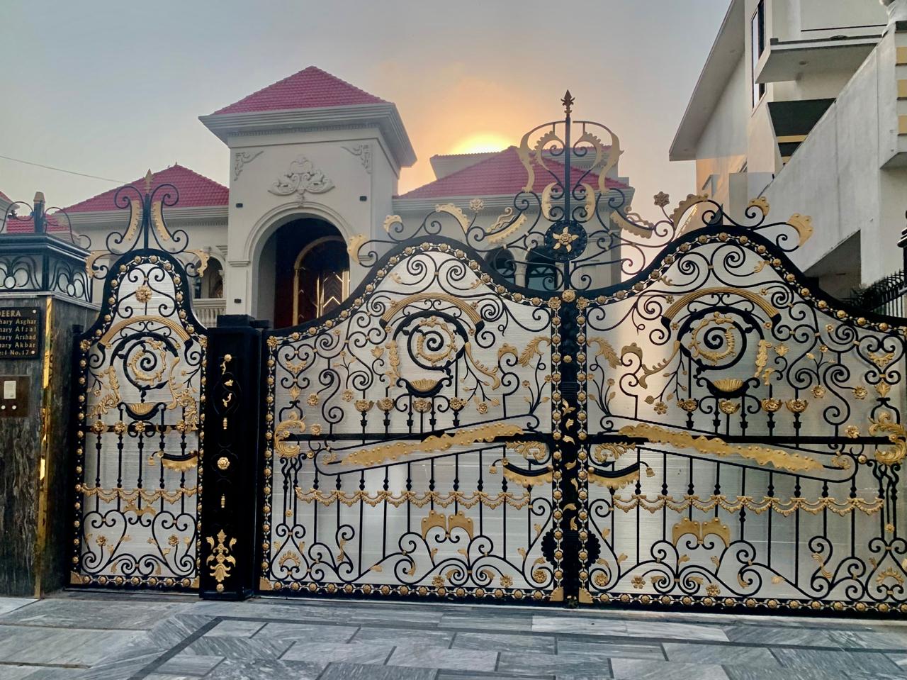 Royal Crest Villa Gate #002