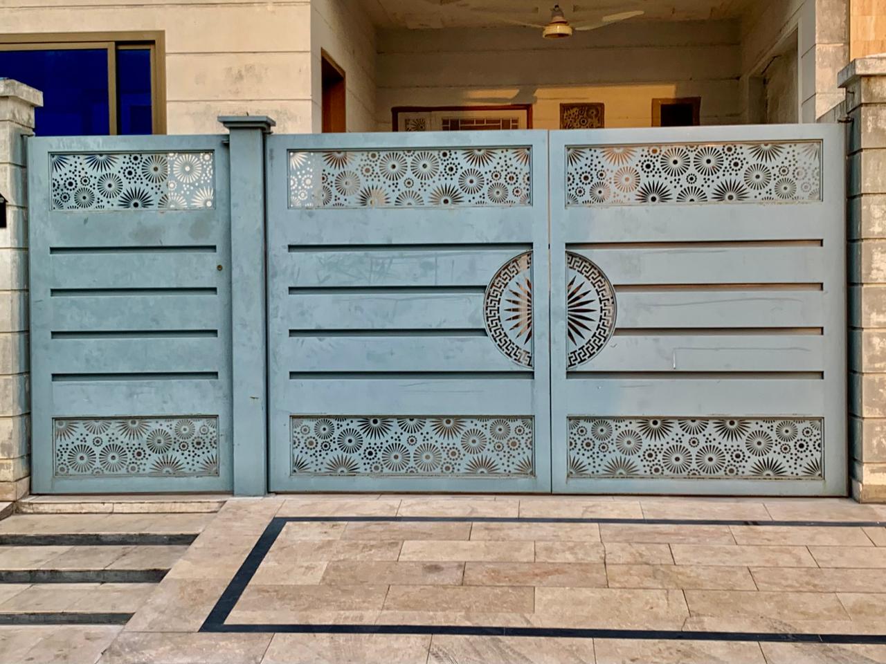 Estate Double Gate #033