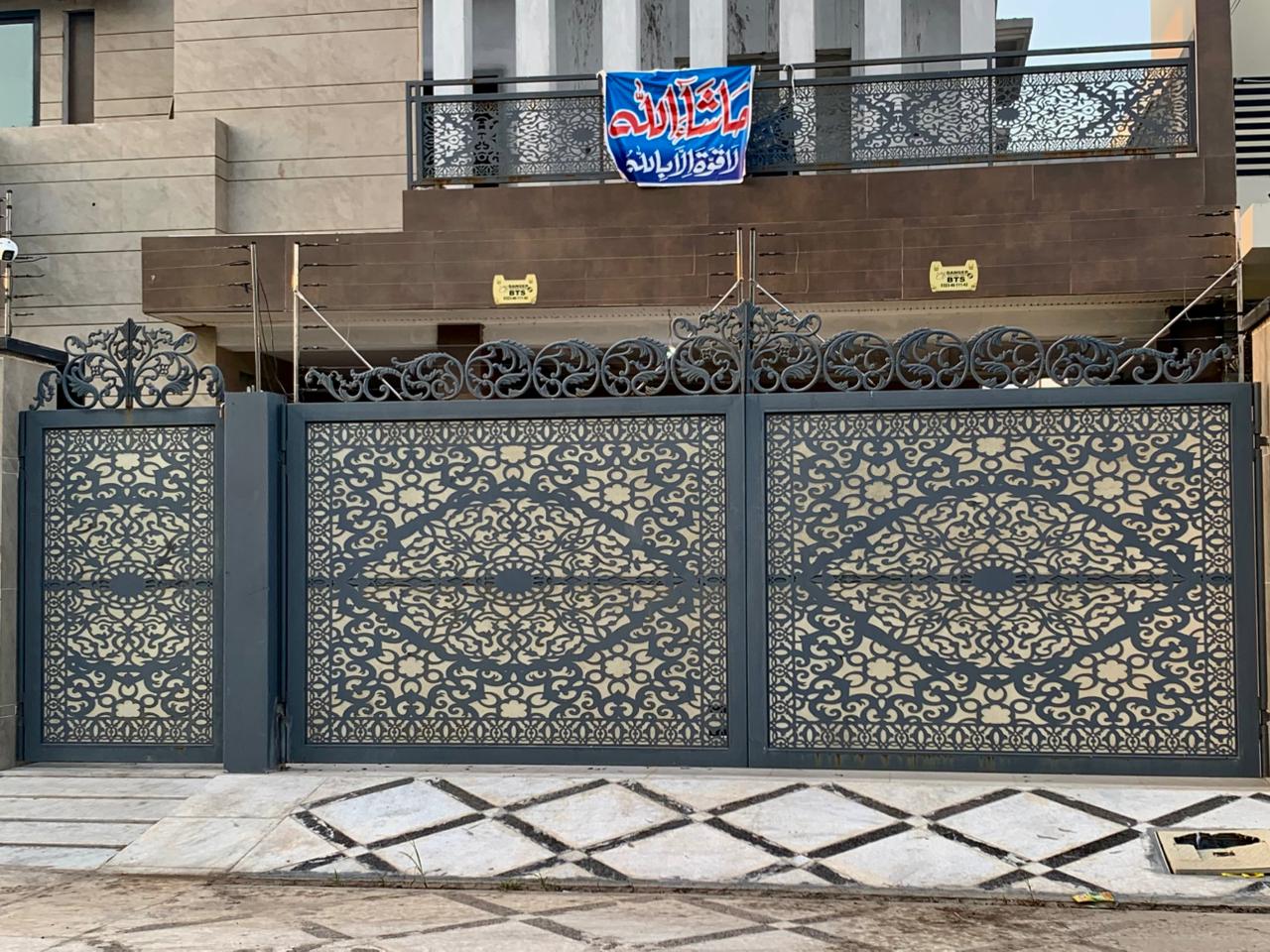 Architectural Heavy Gate #045
