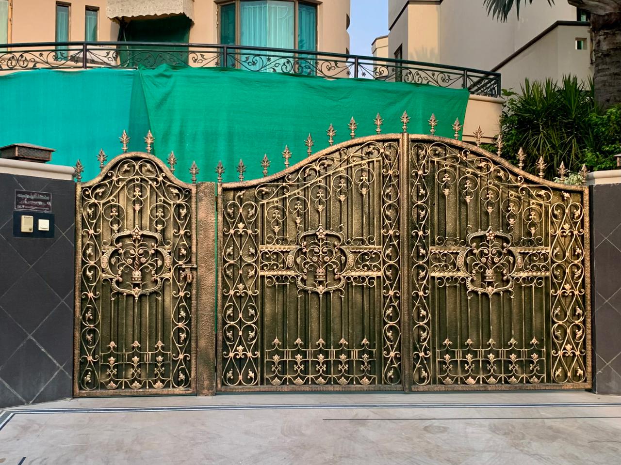 Modernist Steel Gate #055
